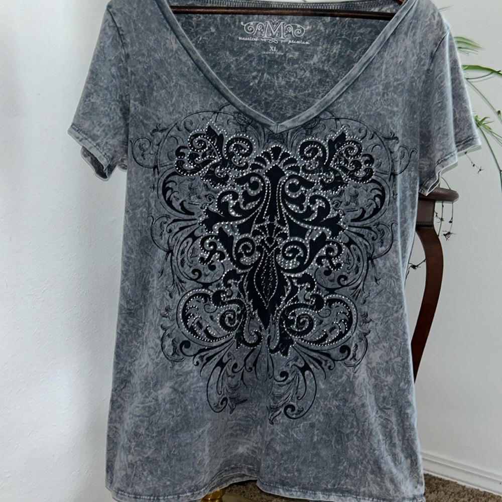 Printed y2k style v neck gray T-shirt size XL